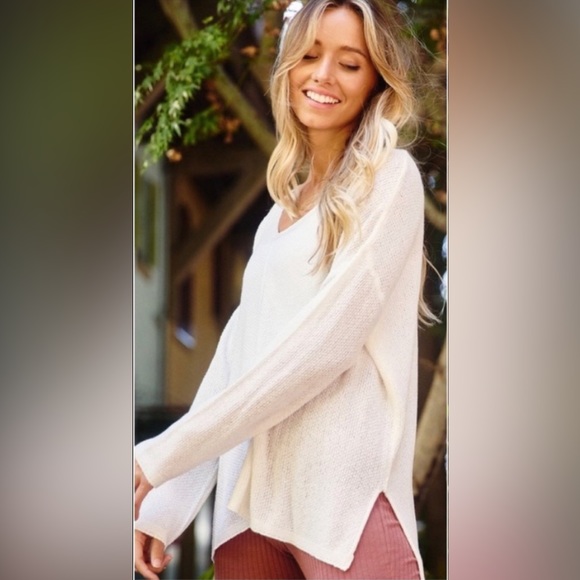 🎉 HP | 3/$50 • Perfect Summer to Fall Top 🤍 - Picture 1 of 11